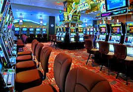 Tangkapan layar antarmuka aplikasi mobile sigmatoto yang menampilkan meja dealer langsung dan menu sportsbook